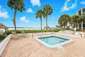 Pool - Amazing oceanfront condo with pool, hot tub, tennis, & stunning balcony views (Marco Island)
