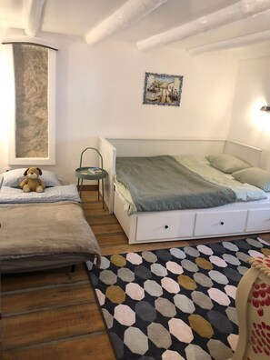 Room - Delightful studio near charming Alvorge with a private scenic outdoor patio (Ansião)