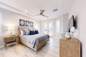 Desk, iron/ironing board, Internet - Brand-new home with pool, pool spa, grill, & screened-in patio - snowbirds OK (Marco Island)