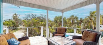 Spacious home with heated pool, lots of outdoor entertainment, and WIFI