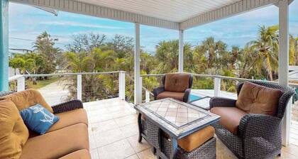 Spacious home with heated pool, lots of outdoor entertainment, and WIFI