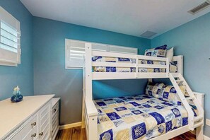 2 bedrooms, iron/ironing board, WiFi, bed sheets - Bright & breezy beach house with private pool, sunroom, washer/dryer, & AC (Fort Myers Beach)
