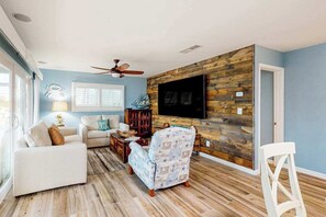 TV - Bright & breezy beach house with private pool, sunroom, washer/dryer, & AC (Fort Myers Beach)