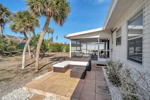 Terrace/patio - Updated tropical home with a private patio, beach gear, AC, and washer/dryer (Marco Island)