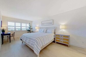 1 bedroom, desk, iron/ironing board, WiFi - Remodeled condo in a waterfront complex with pools, hot tubs, & tennis (Marco Island)