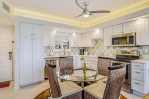 Fridge, microwave, oven, stovetop - Snowbird-friendly condo with AC, lanai, pool, hot tub, tennis, & on-site dining (Marco Island)