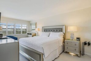 1 bedroom, iron/ironing board, WiFi, bed sheets - Snowbird-friendly condo with AC, lanai, pool, hot tub, tennis, & on-site dining (Marco Island)