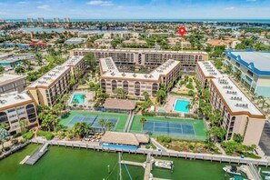 Exterior - Snowbird-friendly condo with AC, lanai, pool, hot tub, tennis, & on-site dining (Marco Island)