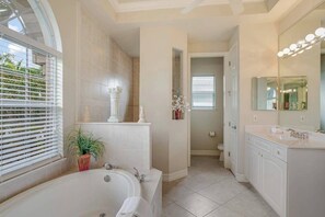 Shower, hair dryer, towels, shampoo - Waterfront home with saltwater pool, pool spa, central AC, W/D, & office space (Marco Island)