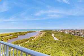 Property grounds - Gulf-view condo with private balcony, pool, tennis, beach access, & WiFi (Marco Island)