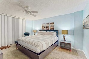 2 habitaciones, tabla de planchar con plancha, internet y ropa de cama