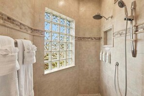 Shower, hair dryer, towels, shampoo - Large corner lot home with canal views & screened in pool - close to the beach (Marco Island)