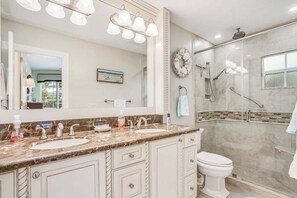 Shower, hair dryer, towels - Canal-front home with private pool & boat dock - two miles to Tigertail Beach (Marco Island)