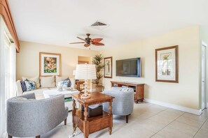TV, offices - Canal-front home with private pool & boat dock - two miles to Tigertail Beach (Marco Island)