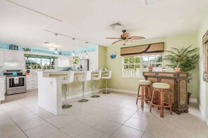 Fridge, microwave, oven, stovetop - Canal-front home with private pool & boat dock - two miles to Tigertail Beach (Marco Island)