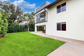 Property grounds - Dog-friendly colorful condo with shaded patio, washer/dryer, & central AC (Naples)
