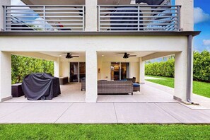 Terrace/patio - Dog-friendly colorful condo with shaded patio, washer/dryer, & central AC (Naples)