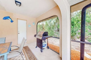 Outdoor dining - Dog-Friendly Pool Retreat with Lanai, Grill & Central Location (Port Charlotte)