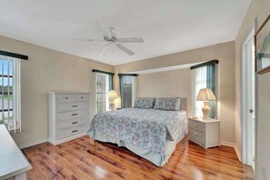 3 bedrooms, desk, WiFi, bed sheets - Relax & Recharge: Dog-Friendly Home w/ Private Pool, Extra Lot, & More! (Port Charlotte)