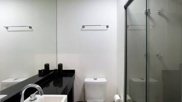 Estudio Confort, vista a la ciudad | Baño