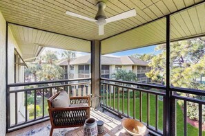 Property grounds - Peaceful top floor condo with golf views and resort amenities (Bonita Springs)