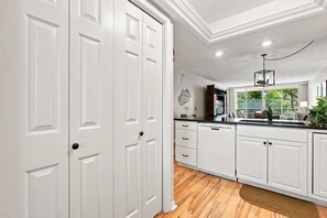 Interior - 3rd-floor snowbird-friendly condo with enclosed balcony, outdoor pool, W/D, AC (Naples)