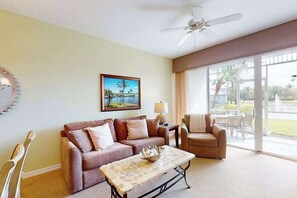 TV, offices - Lakefront condo with pool, tennis, lake views, grill, patio, W/D, fast WiFi & AC (Naples)