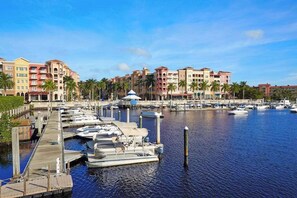 Marina - Charming duplex near the beach with screened porch, washer/dryer - dog-friendly (Naples)