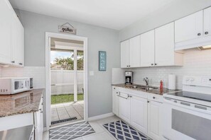 Fridge, microwave, oven, stovetop - Charming duplex near the beach with screened porch, washer/dryer - dog-friendly (Naples)