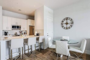 Dining - Contemporary condo with EV charger, central AC, & W/D - snowbird-friendly (Naples)
