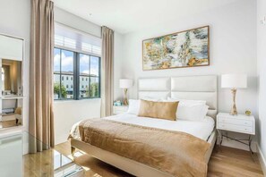 Iron/ironing board, WiFi, bed sheets - Contemporary dog-friendly studio with central AC and washer/dryer (Naples)