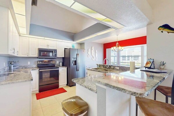 Fridge, microwave, oven, stovetop - Close to Gulf with pool & updated interior (Rotonda West)