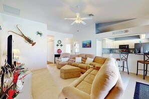 TV, offices - Close to Gulf with pool & updated interior (Rotonda West)
