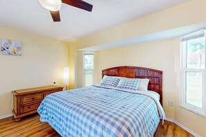 2 bedrooms, iron/ironing board, WiFi, bed sheets - Canal-front home with private pool, grill, patio, AC, W/D & gorgeous views (Rotonda West)