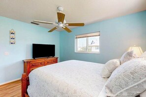 2 bedrooms, iron/ironing board, WiFi, bed sheets - Canal-front home with private pool, grill, patio, AC, W/D & gorgeous views (Rotonda West)