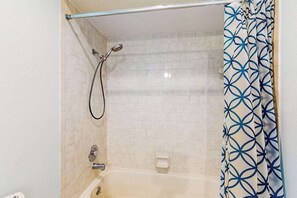 Shower, hair dryer, towels - Canal-front home with private pool, grill, patio, AC, W/D & gorgeous views (Rotonda West)