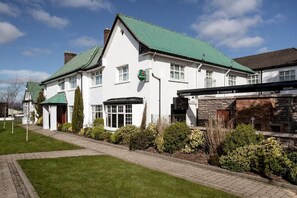Exterior - Ivanhoe Hotel (Carryduff)