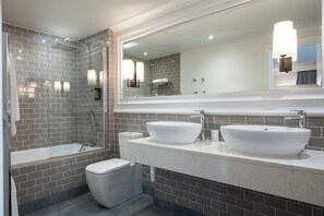 Superior Suite | Bathroom - Ivanhoe Hotel (Carryduff)