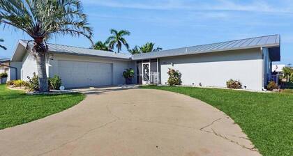 Snowbird Paradise w/Pool, Game Room & Pet-Friendly