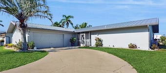 Snowbird Paradise w/Pool, Game Room & Pet-Friendly