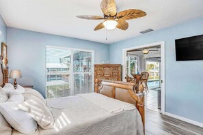 3 bedrooms, desk, iron/ironing board, WiFi - Snowbird Paradise w/Pool, Game Room & Pet-Friendly (Punta Gorda)