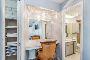 Shower, hair dryer, towels - Snowbird Paradise w/Pool, Game Room & Pet-Friendly (Punta Gorda)