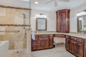 Shower, hair dryer, towels - Canal-front home with sandy beaches, golf courses, dock, & refreshing pool (Rotonda West)