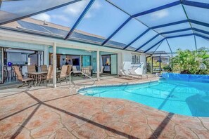 Pool - Canal-front home with sandy beaches, golf courses, dock, & refreshing pool (Rotonda West)