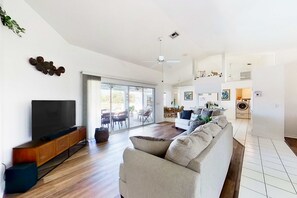 TV, offices - Bohemian canal-front retreat with pool, beach gear, adult bikes, & AC - dogs ok (Rotonda West)