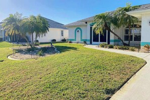 Property grounds - Bohemian canal-front retreat with pool, beach gear, adult bikes, & AC - dogs ok (Rotonda West)