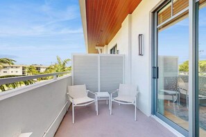 Terrace/patio - Exceptional condo with balcony, WIFi, and located close to beaches and downtown (Naples)