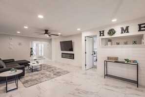 Interior - Spacious home private heated pool, fireplace, & two kitchens-near downtown (Naples)