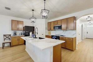 Fridge, microwave, oven, stovetop - Gorgeous coastal home with plenty of privacy, full kitchen & backyard (North Port)