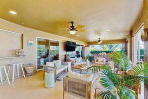 Terrace/patio - Entertaining home with Heated Pool & Game Room! Snowbird friendly (Cape Coral)